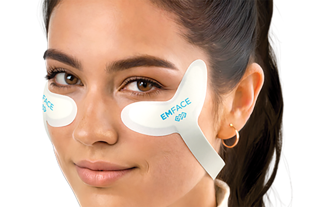 目の下へのパッド装着例